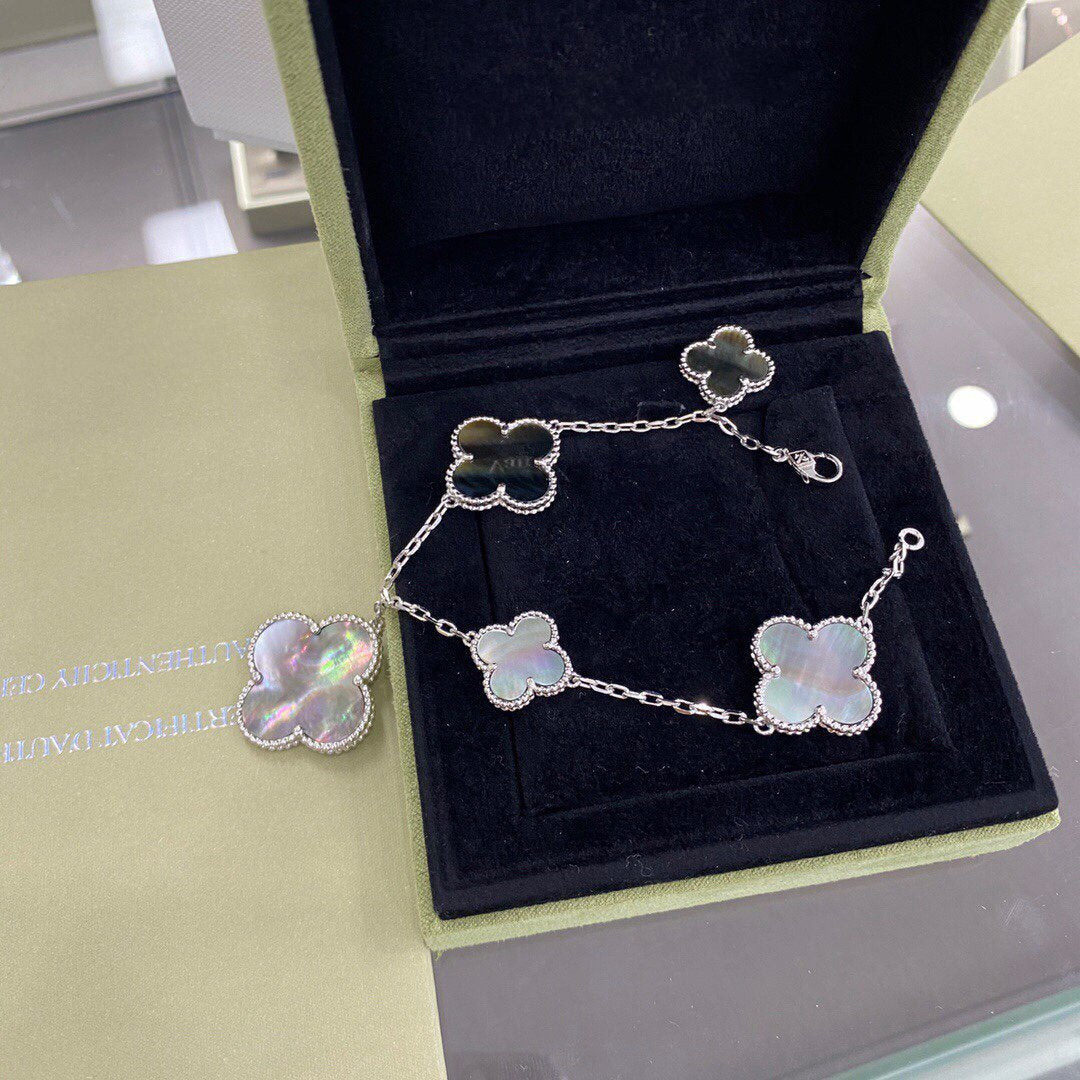 [Vicky]CLOVER 5 MOTIFS SIVLER DARK MOP BRACELET