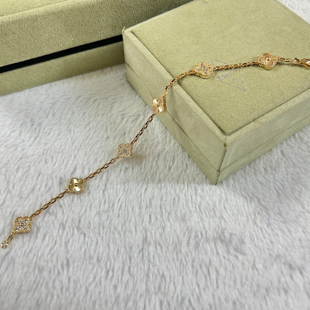 [Vicky]CLOVER 6 MOTIF DIAMOND LASER BRACELET