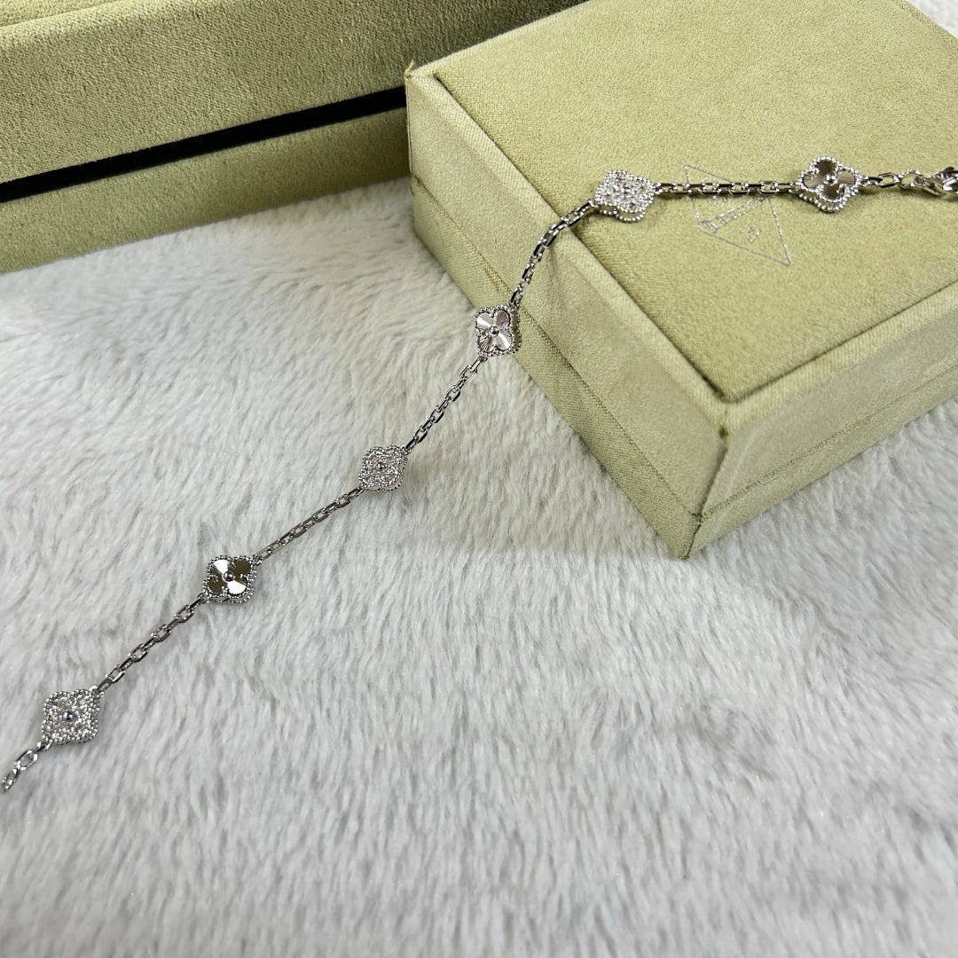 [Vicky]CLOVER 6 MOTIF DIAMOND LASER BRACELET