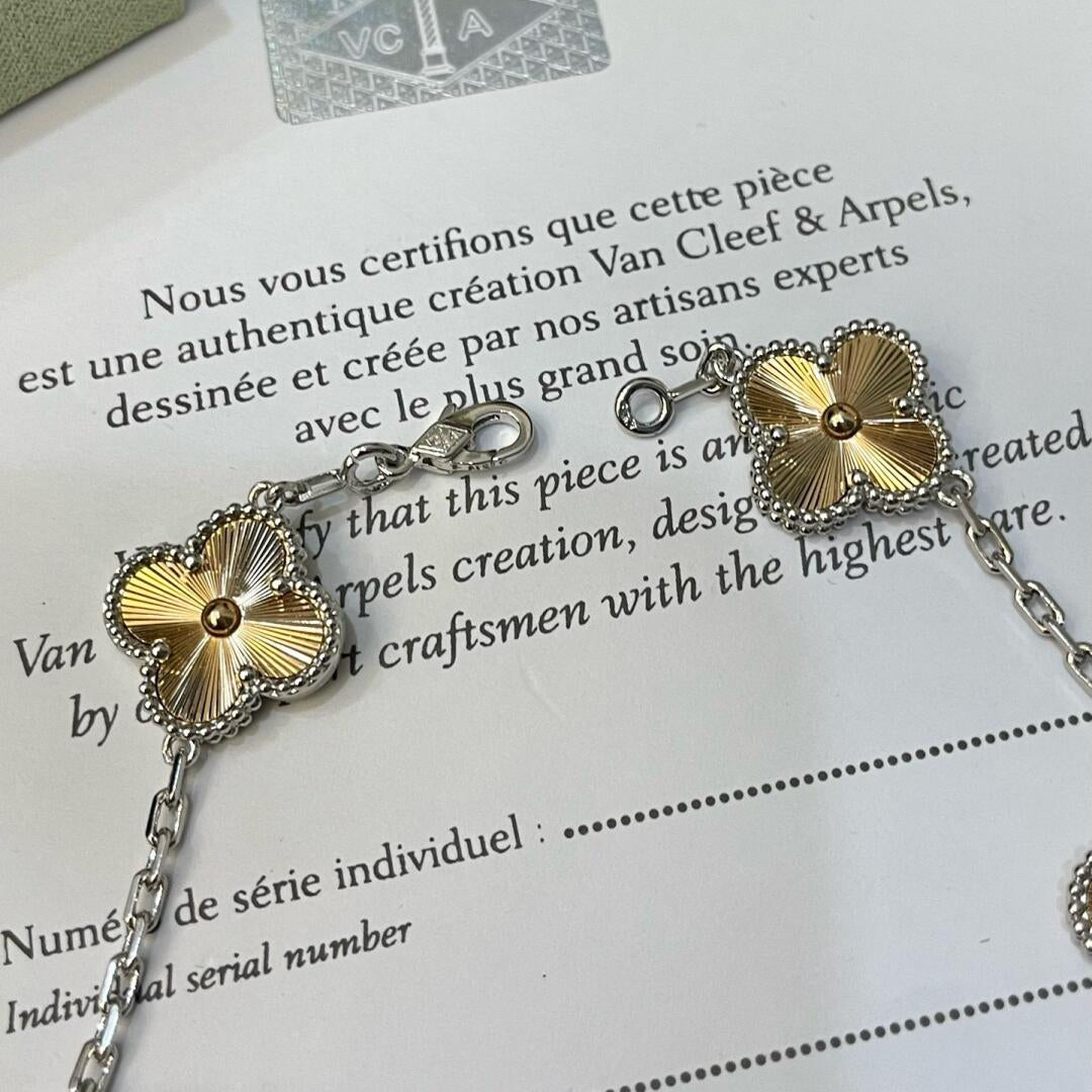 [Vicky]CLOVER  5 MOTIFS  CHRISTMAS LIMITED EDITION BRACELET